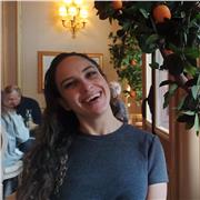 Profesora de refuerzo general (sobretodo matemáticas y ciencias), técnicas de organización y estudio . Graduada en psicología.